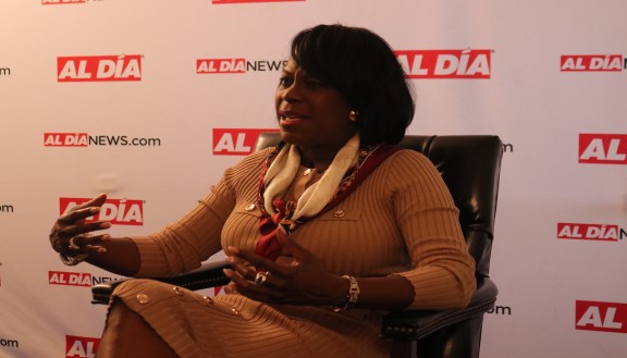 Cherelle Parker being interviewed by Al Día