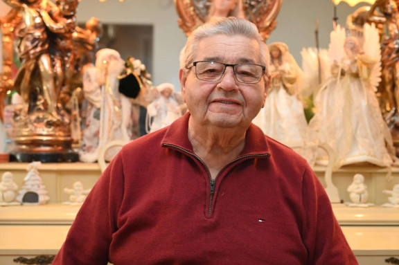 Image of Candelario Lambay in a red long-sleeved shirt