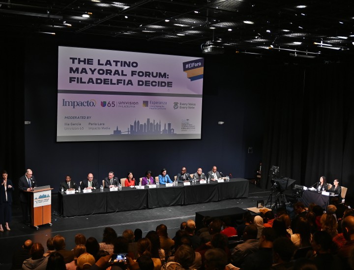 Mayoral candidates on a stage at the Filadelfia Decide forum